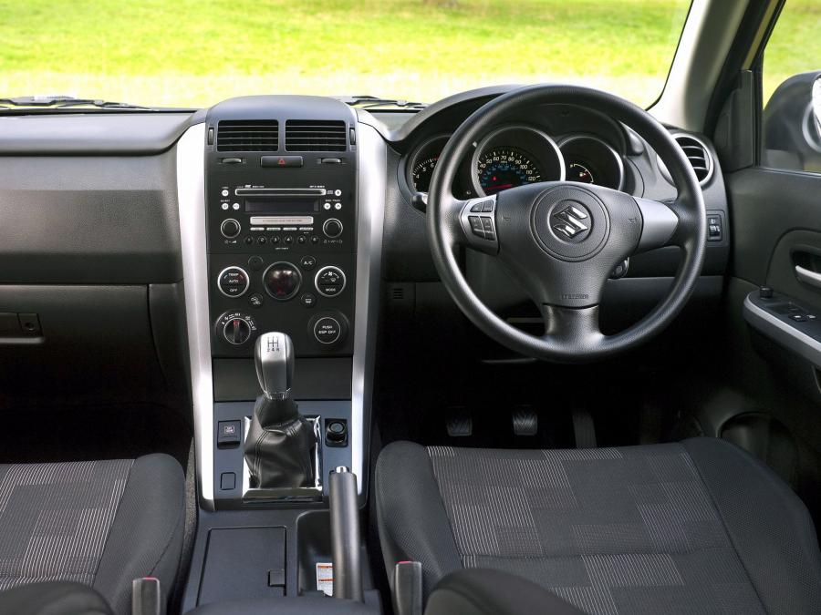  Suzuki Grand Vitara 3-Door 2008 года  (UK) (фото 13 из 15)